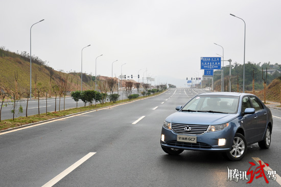 騰訊試駕吉利全球鷹GC7 6AT 走務(wù)實(shí)路線