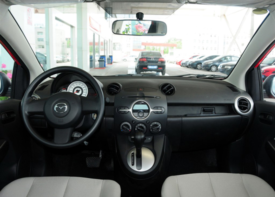 新馬自達2內(nèi)飾