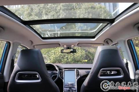 1490244276786202.jpg 內(nèi)飾3